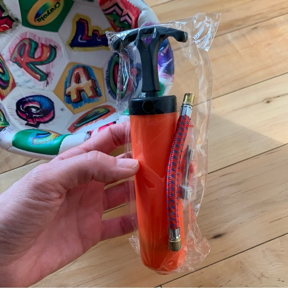 New! Crayola official soccer ball size 5 with hand air pump included - Picture 9 of 9